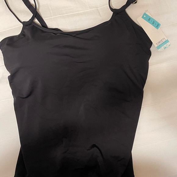 Bra sized tankini top with underwire and 3 hook closure - Picture 3 of 3